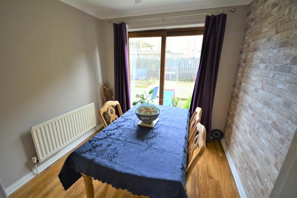 New Park, Newfield, Auckland 3 bed detached house £695 pcm (£