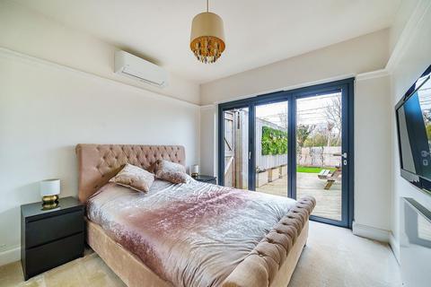 4 bedroom detached bungalow for sale - Mavis Avenue, Epsom