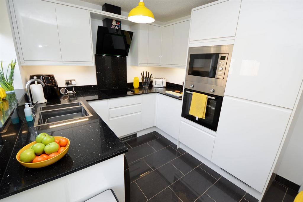 Haskell Close, Thorpe Astley 3 bed semidetached house £260,000