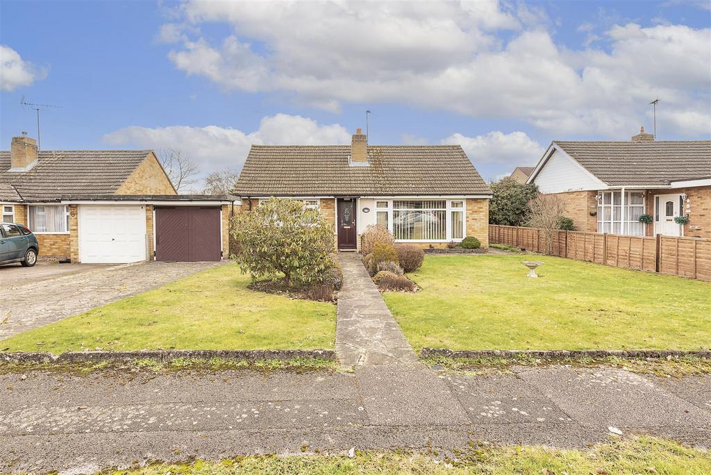 Swans Close, St. Albans 2 bed detached bungalow for sale £650,000