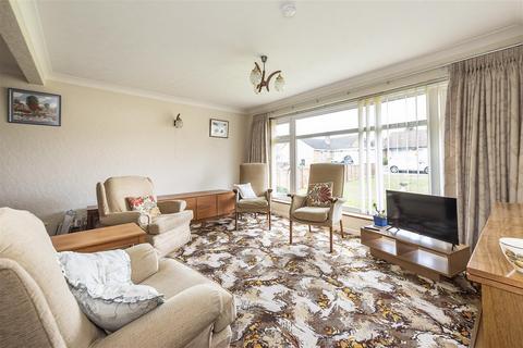 2 bedroom bungalow for sale, Swans Close, St. Albans