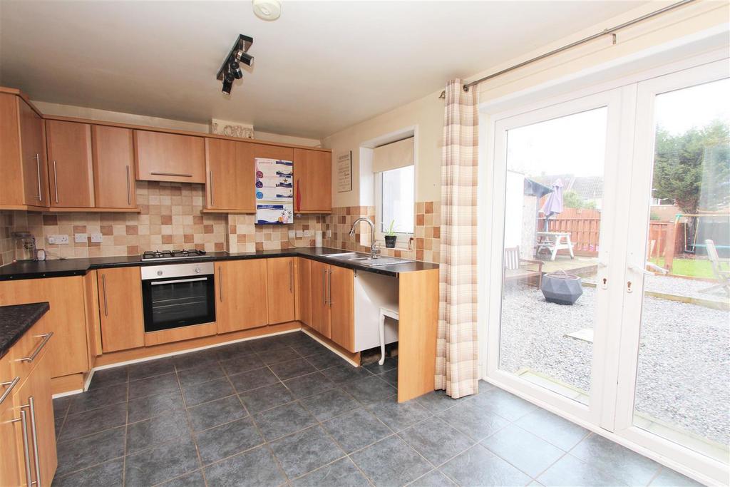 Coronation Avenue, Keynsham, Bristol 3 bed house £260,000