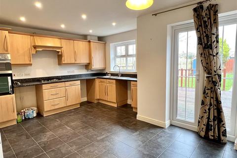 4 bedroom townhouse for sale - Kings Court, Market Weighton