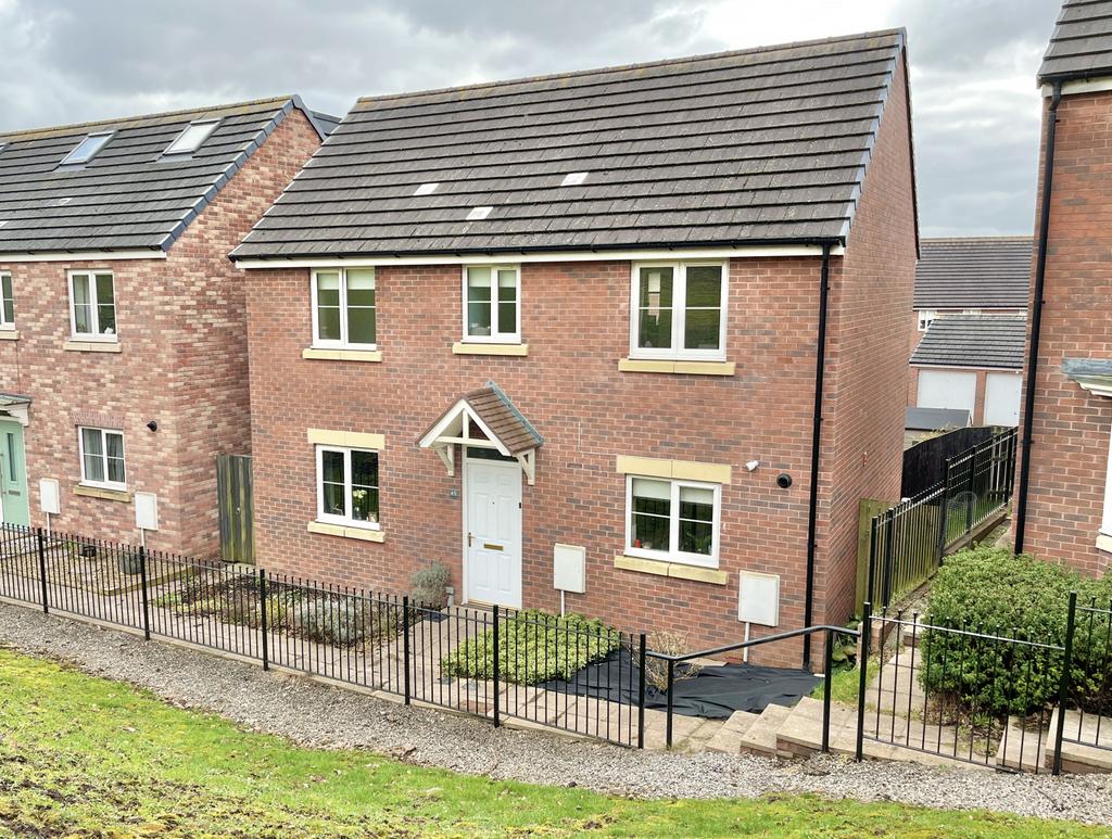 Meadow Rise, Lydney, GL15 5FJ 3 bed detached house for sale £325,000