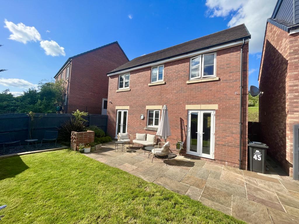 Meadow Rise, Lydney, GL15 5FJ 3 bed detached house for sale £300,000