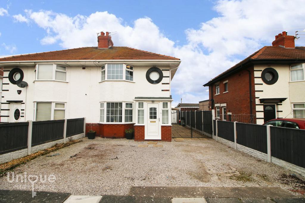 Neville Drive, ThorntonCleveleys, FY5 2 bed semidetached house for