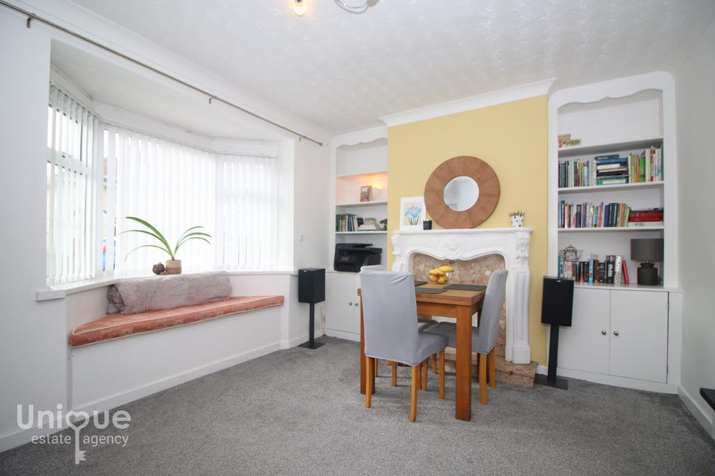 Neville Drive, ThorntonCleveleys, FY5 2 bed semidetached house £150,000