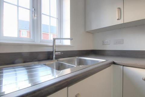 3 bedroom semi-detached house to rent, Myrtle Avenue, Mickleover
