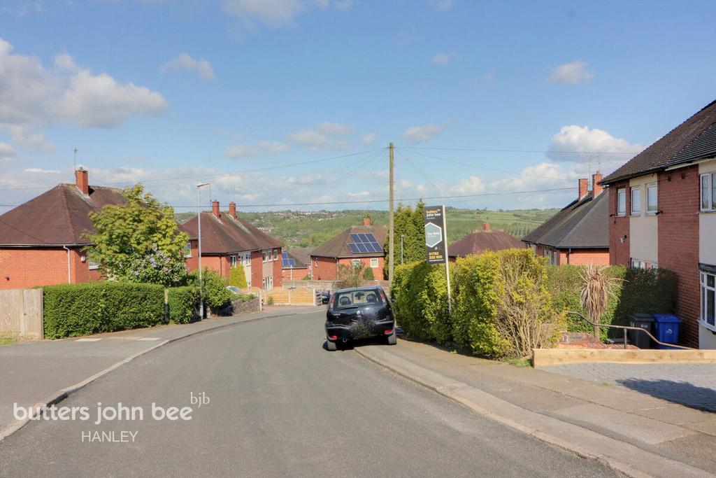 Brocklehurst Way, Sneyd Green, ST1 6HW 3 bed semidetached house £110,000