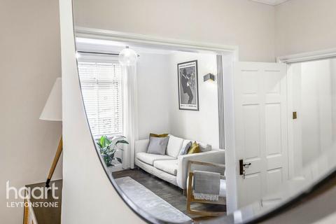 5 Thorne Close, London, E11 4HU