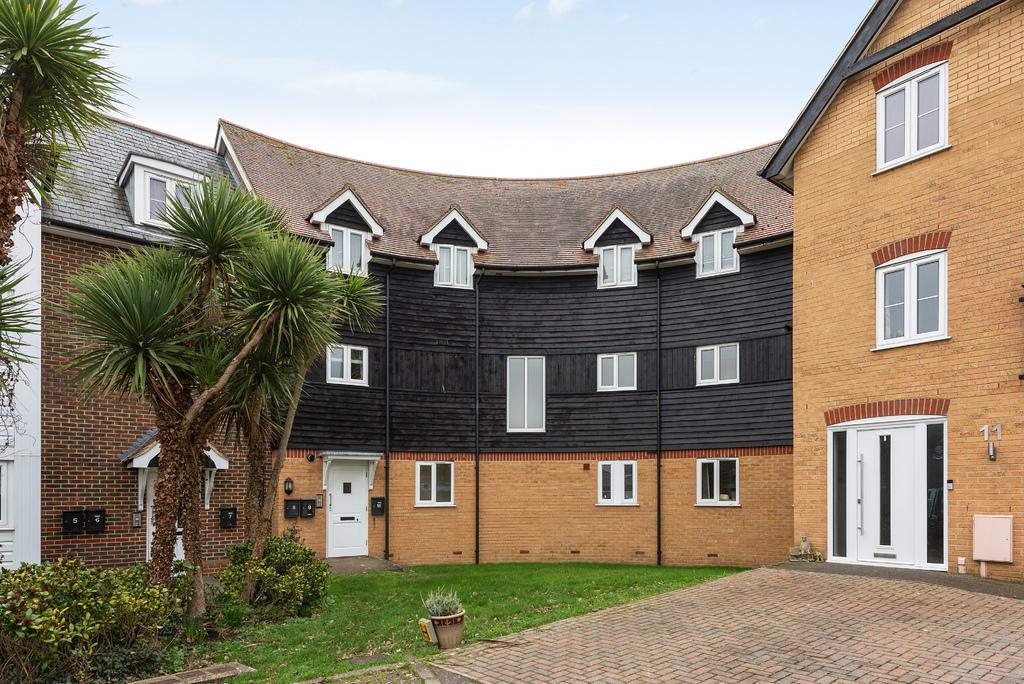 Bluefield Mews, Whitstable 3 bed flat for sale £325,000