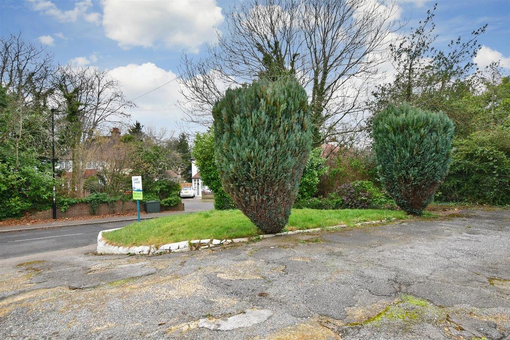 Driveway/Parking