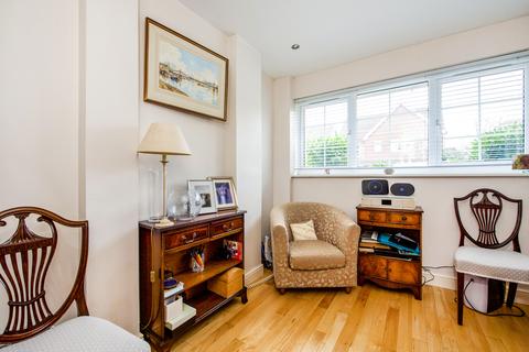 2 Chivenor Grove, Kingston Upon Thames, KT2 5GE