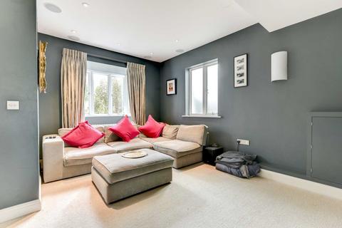 5 bedroom detached house to rent, York Ave, Hove