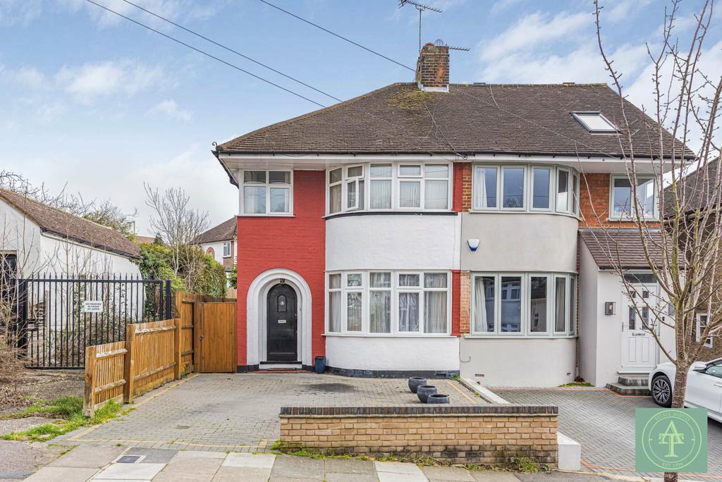 Whitehouse Way, N14 3 bed semidetached house for sale £680,000