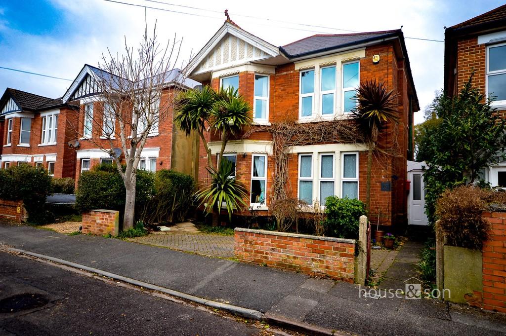Chatsworth Road, Bournemouth 4 bed detached house for sale £500,000