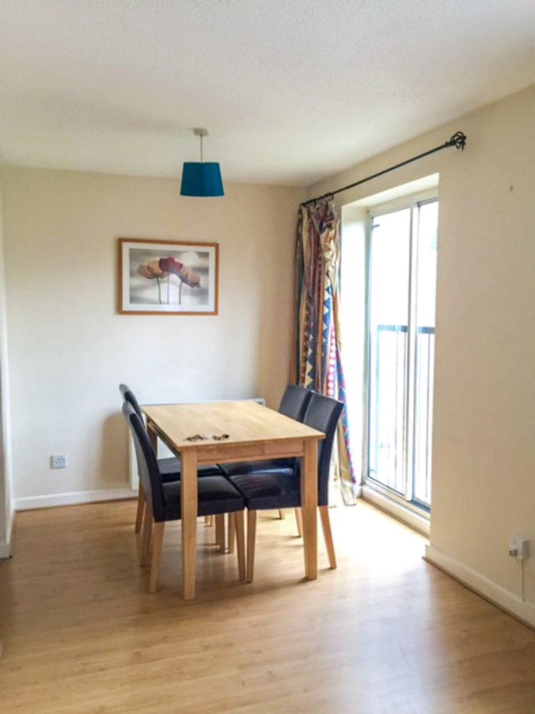St Davids Court, Sherbourne Street... 3 bed flat £1,050 pcm (£242 pw)