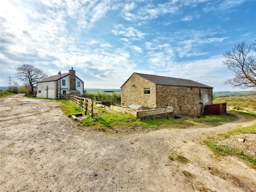 Farmhouse &amp; Barn
