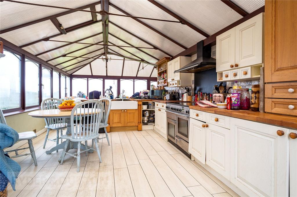 Kitchen/Dining