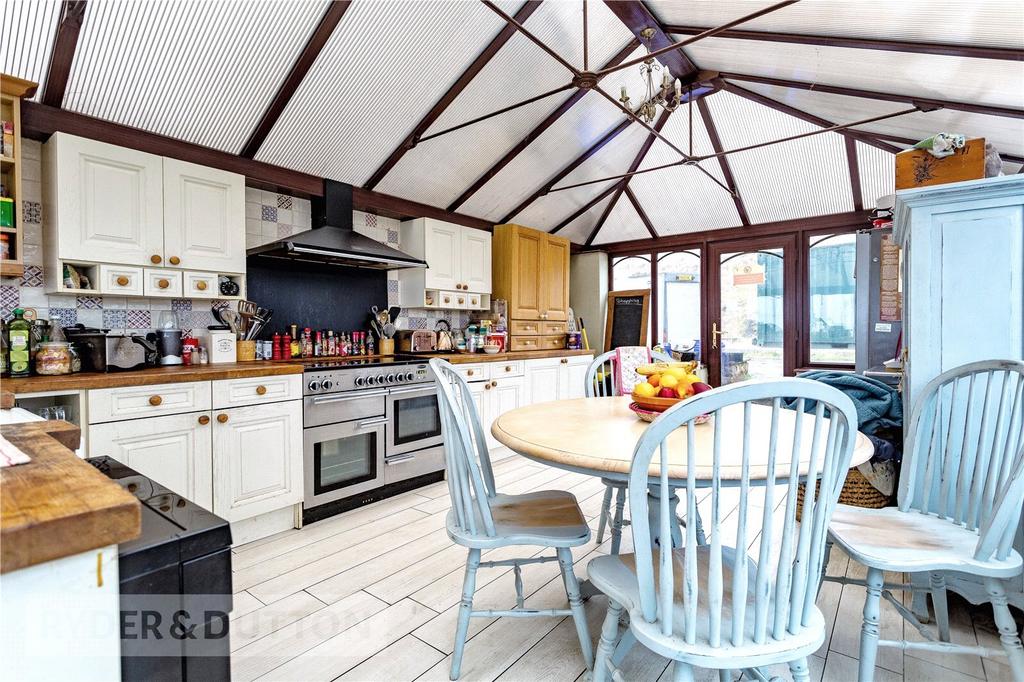 Kitchen/Dining