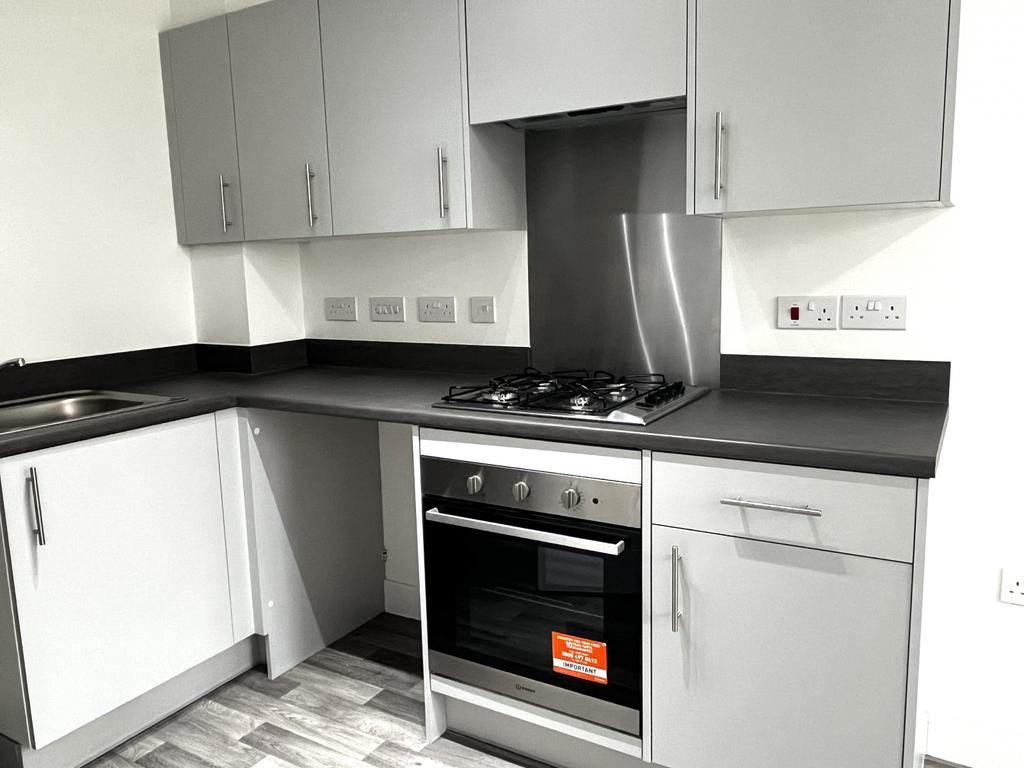 Bunting Mews, Lakeside, Scunthorpe 2 bed end of terrace house £700