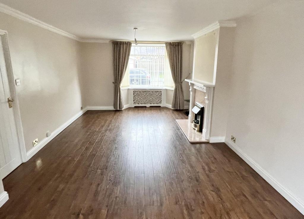 Hales Crescent, Smethwick 3 bed terraced house £975 pcm (£225 pw)