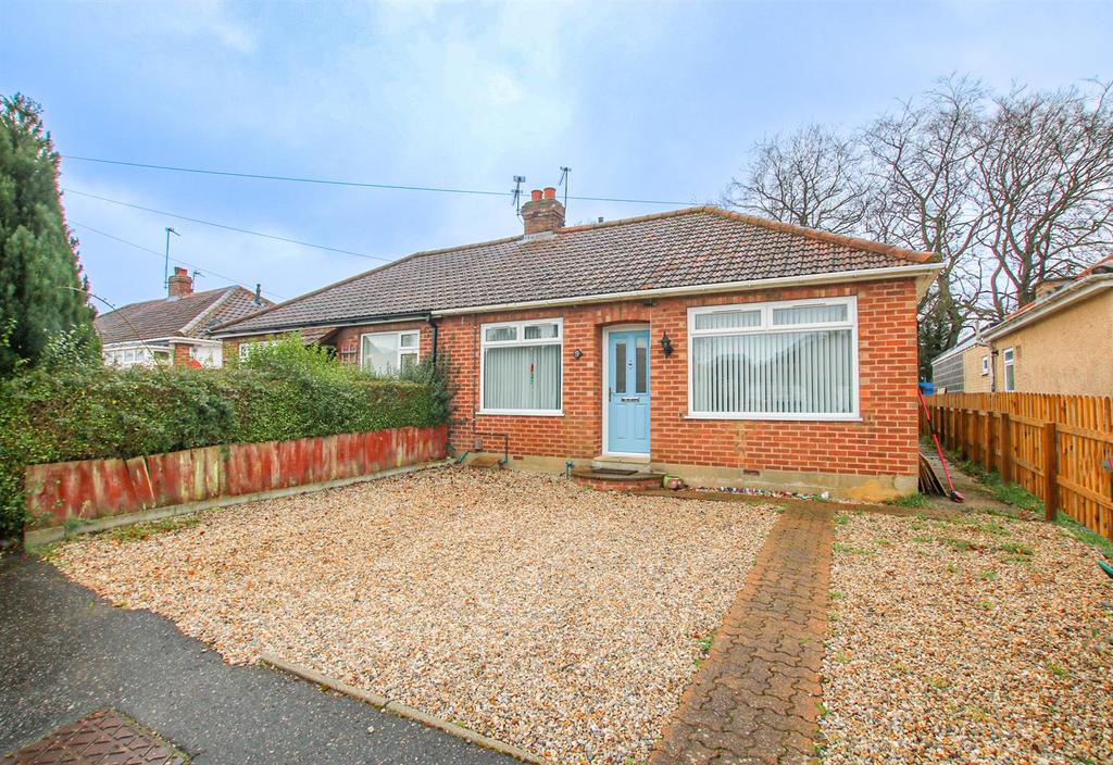Oak Avenue, Thorpe St Andrew 3 bed semidetached bungalow £260,000