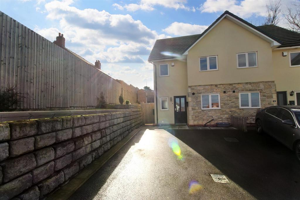 Barden Drive, Gawber, Barnsley S75 2QT 3 bed semidetached house £200,000