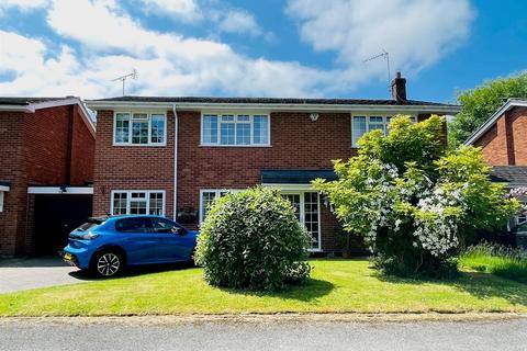 5 bedroom link detached house for sale, Meadow View, Southwell