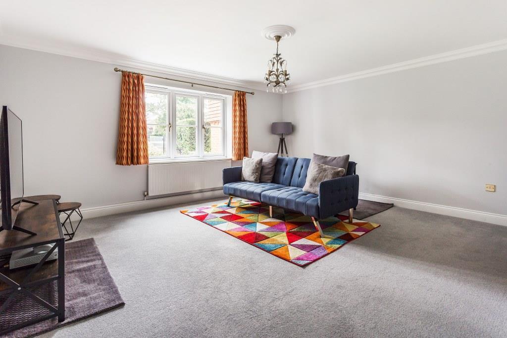 GUILDFORD ROAD, GREAT BOOKHAM, KT23 2 bed apartment £315,000