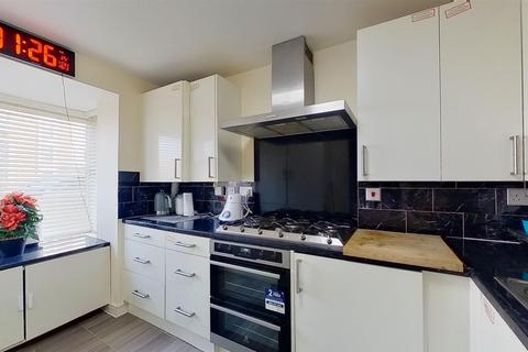 4 bedroom townhouse for sale - Apollo Avenue, Fairfields, Milton Keynes