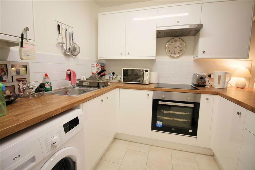 Bray Close, Borehamwood, Herts 2 bed £335,000