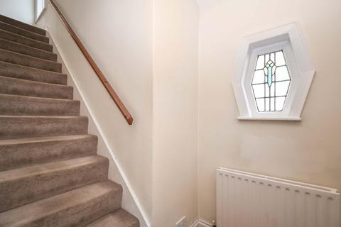 6 Moorland Crescent, Guiseley, Leeds, LS20 9EF