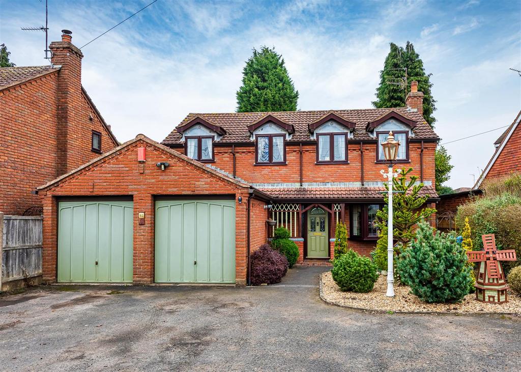 92 Bridgnorth Road, Wombourne... 4 bed detached house for sale £534,000