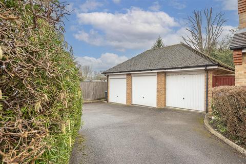 9 Bartholomew Green, Markyate, St Albans, AL3 8RX