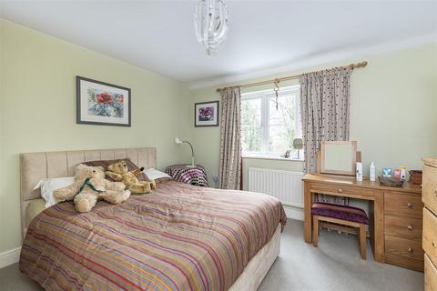 9 Bartholomew Green, Markyate, St Albans, AL3 8RX
