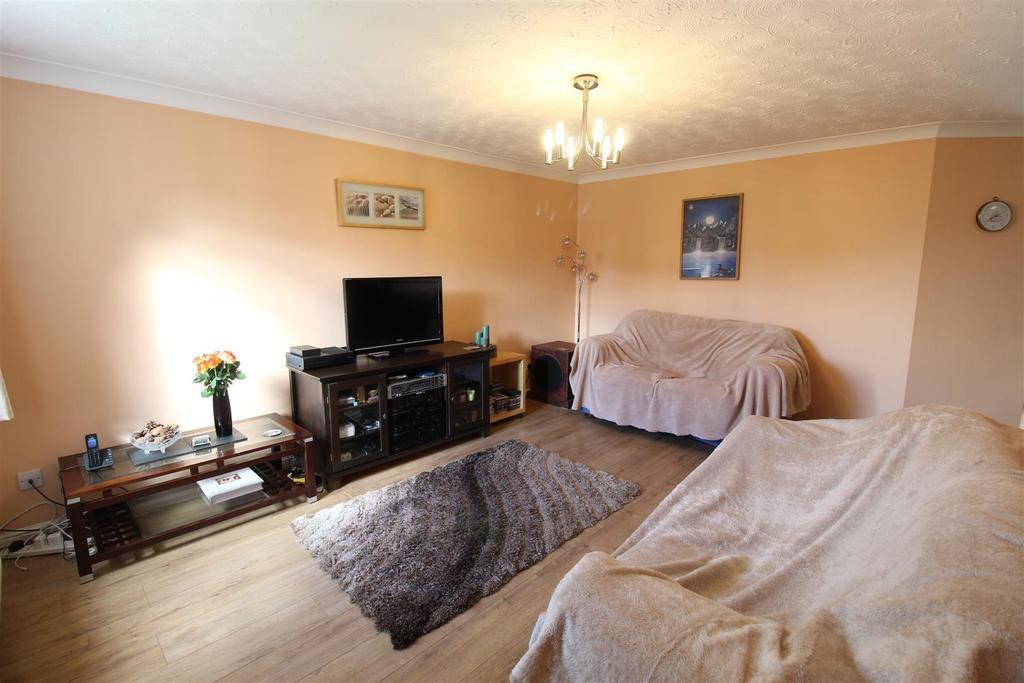 St. Andrews Drive, Darton, Barnsley.... 3 bed detached house £950 pcm