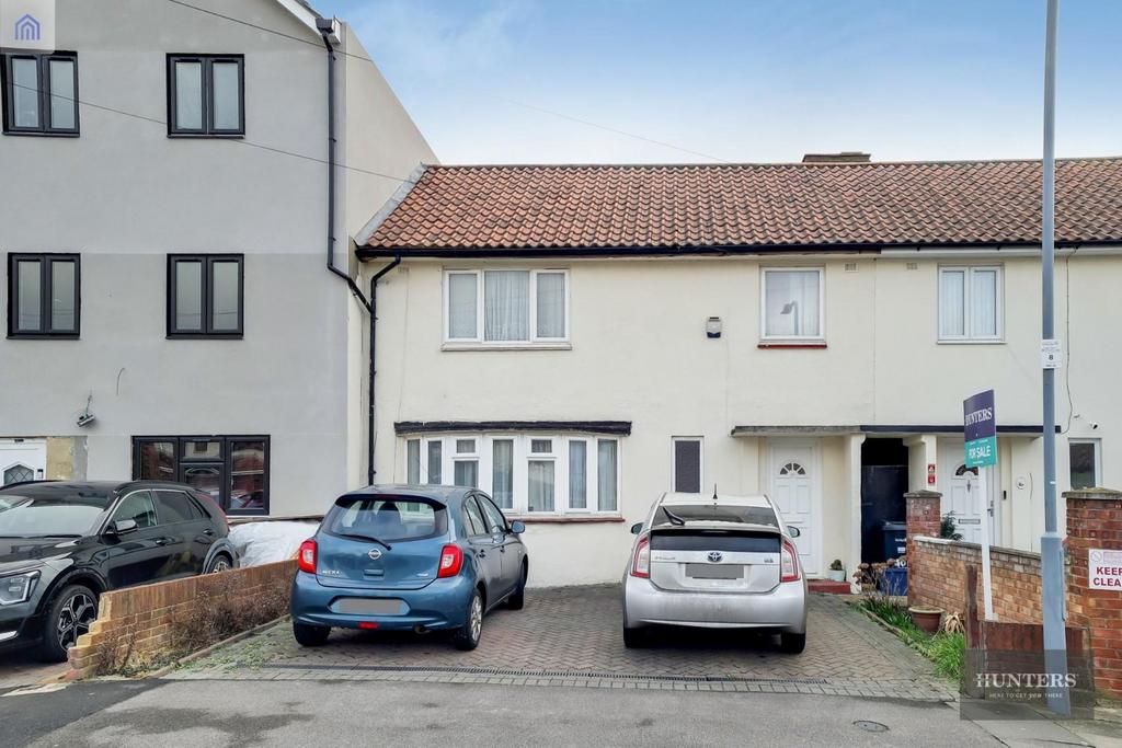 Lexden Drive, Chadwell Heath, RM6 3 bed terraced house £475,000