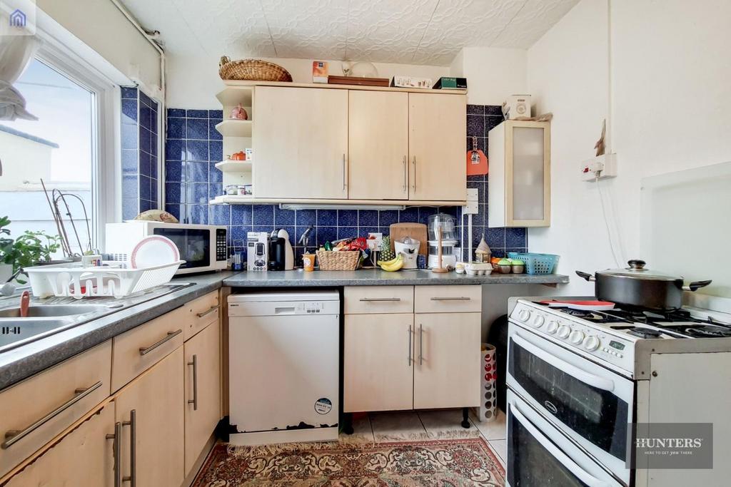 10 Kitchen-0.jpg