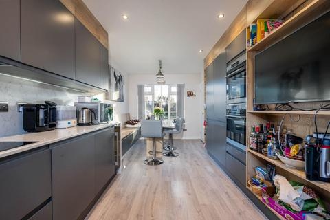 4 bedroom detached house for sale - Eden Close, Woodthorpe, York