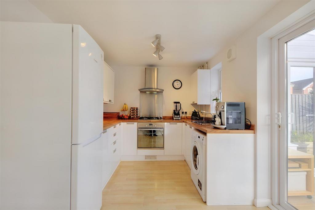 Kitchen 2.jpeg