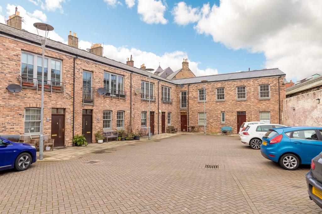 12 Iona Street Lane, Edinburgh, EH6 8SX 2 bed terraced house £325,000