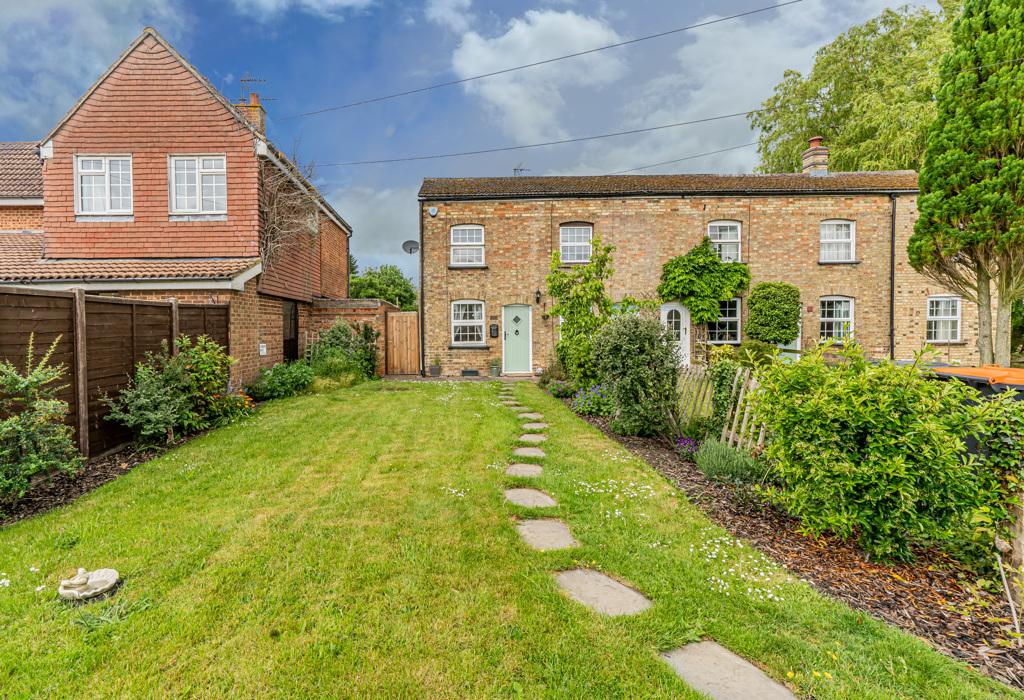 Toddington Road, Leighton Buzzard... 2 bed end of terrace house £280,000