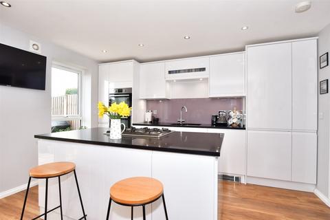 10 Aurelie Way, Whitstable, CT5 3RT