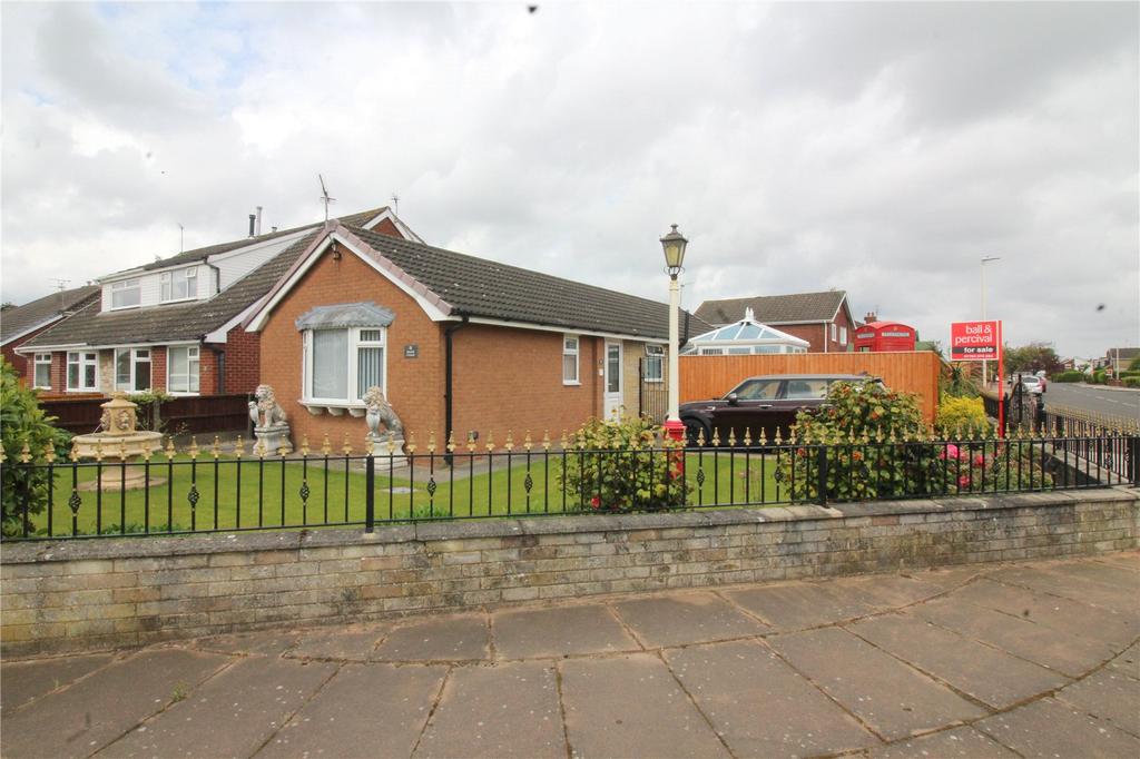 Seacroft Crescent, Southport... 2 bed bungalow £240,000