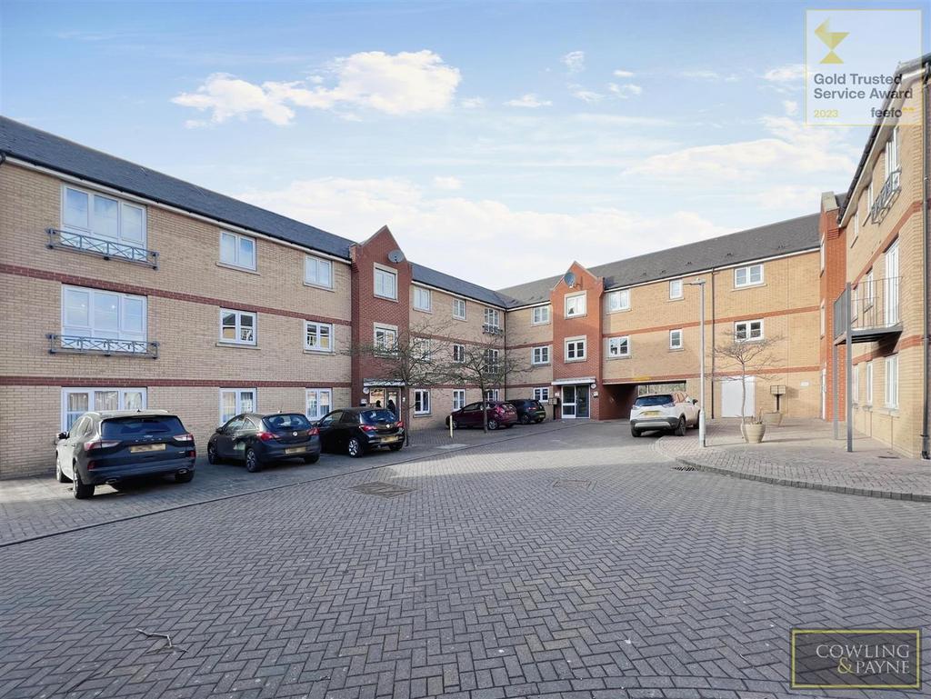 Bridge Road, Wickford 2 bed apartment for sale £225,000