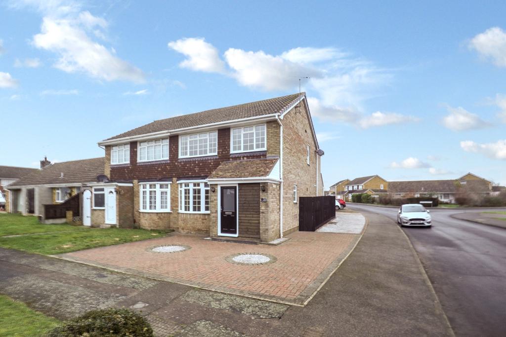 Auckland Drive, Sittingbourne, Kent... 4 bed semidetached house £425,000