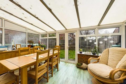 28 Dinmore, Bovingdon, Hemel Hempstead, HP3 0QW
