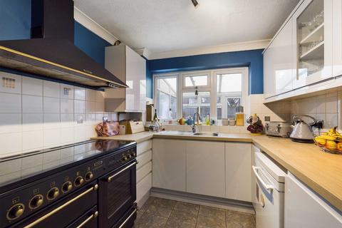 28 Dinmore, Bovingdon, Hemel Hempstead, HP3 0QW