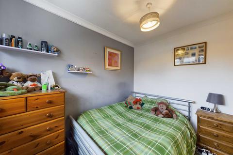 28 Dinmore, Bovingdon, Hemel Hempstead, HP3 0QW